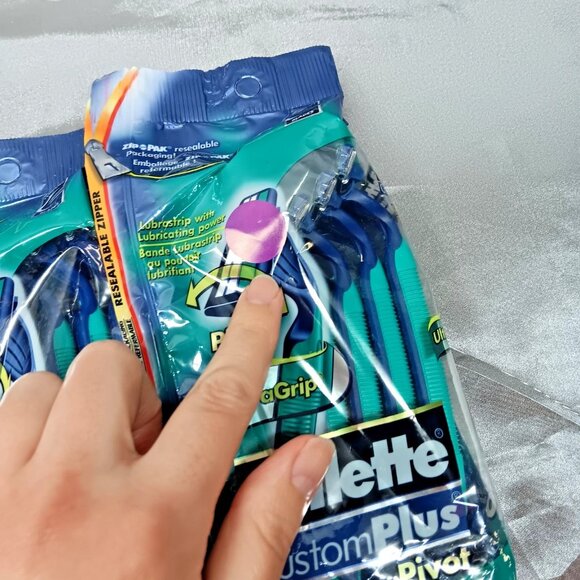 VTG gillette custom plus pivot Ultra Grip 30 total disposable razors NOS 3x10 Pk - Picture 2 of 4